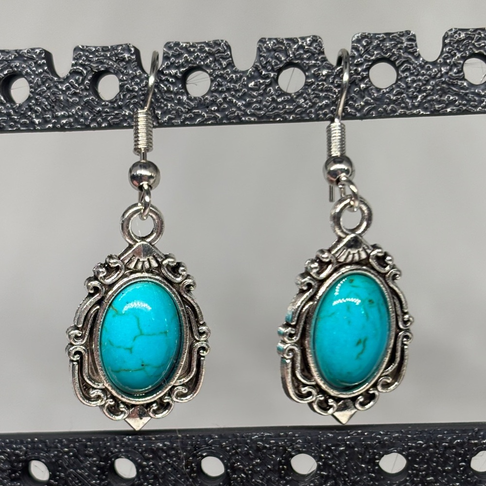 Turquoise Howlite Vintage Look Earrings